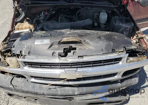 2004 Chevrolet Tahoe C1500 из США, поврежденный, VIN 1GNEC13V14R266730